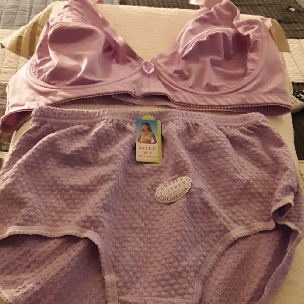3 bras46 d and panties size 8